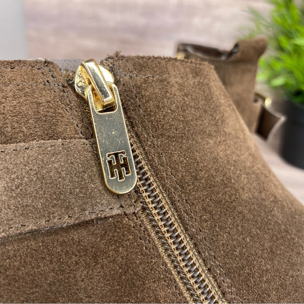 Tommy Hilfiger Chelsea Brown Suede Booties - Size: 9M - Picture 3 of 12